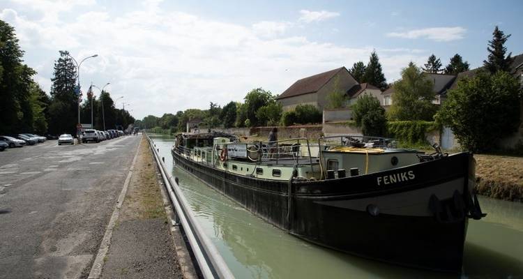 Champagne Paris » Epernay, Bike & Barge in France - Feniks Charter 3