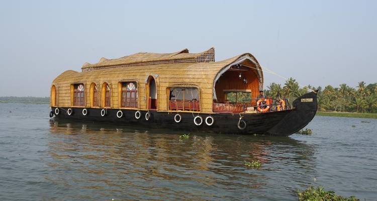 Paquete turístico de 6 noches/7 días en Kerala - Yoganshi Travel 6
