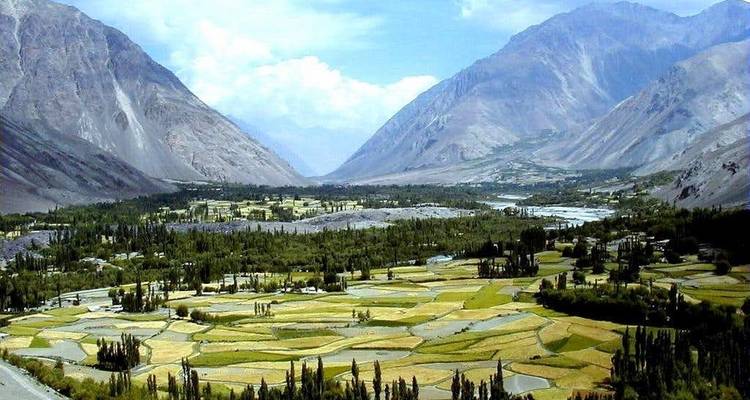 11 días Festival Chillam Josh valle de Kalash Chitral y Peshawar - Rock Valley Tours Pvt Ltd 1