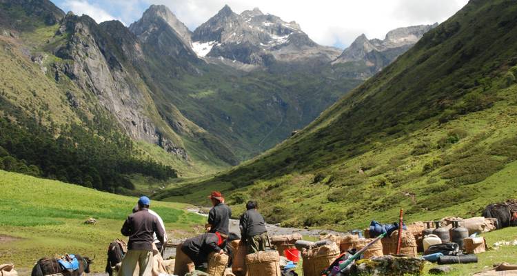 Festival de la montaña Jomolhari de Bután y aventura de senderismo - Bhutan Acorn Tours & Travel 4