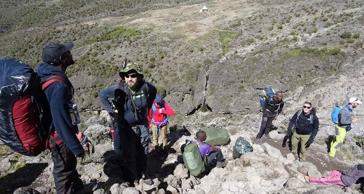 Ascender a la cima del Pico Uhuru por la ruta Umbwe - Maasai African Guides and DMC Ltd 4