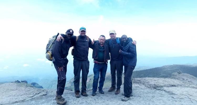 Trek sur la populaire route Machame - 8 jours - Maasai African Guides and DMC Ltd 1