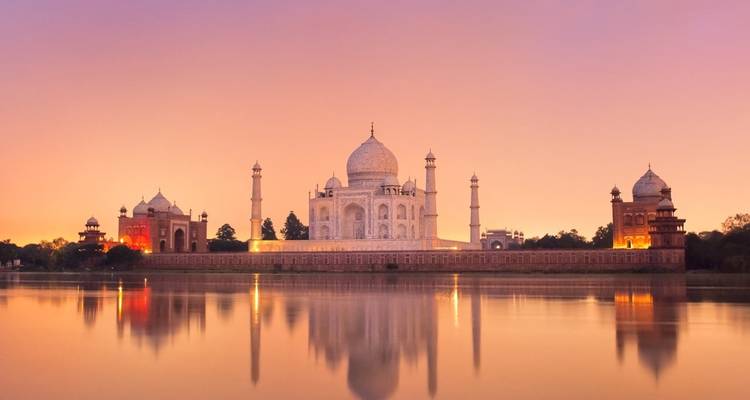 Circuito nocturno al Taj Mahal. - Golden Taj Tours 2