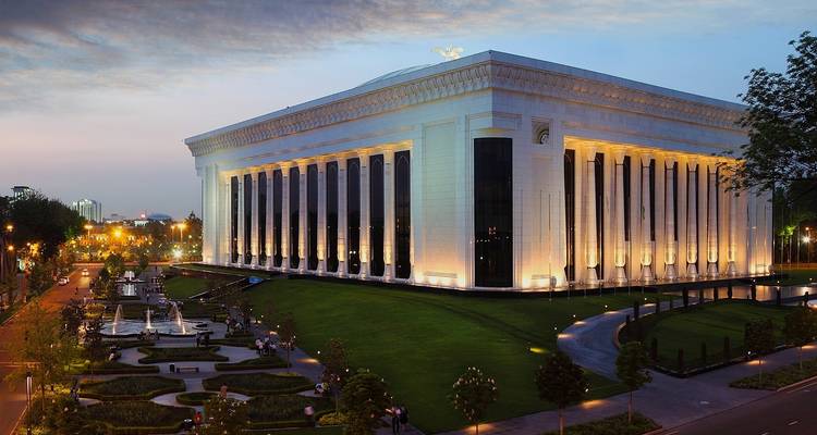 Tierra uzbeka: tesoros de Tamerlán - Central Asia Travel LP  9