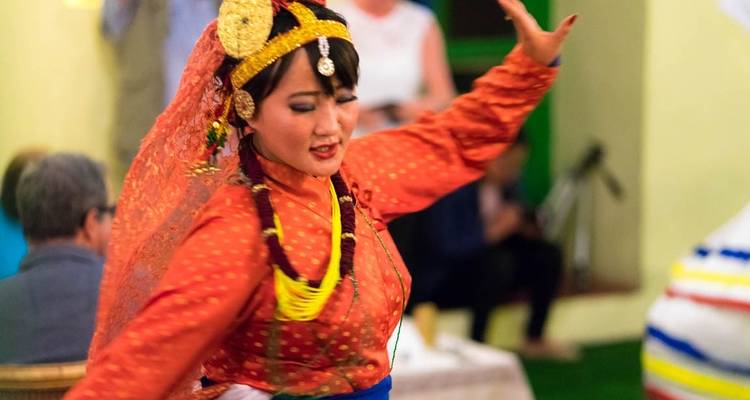 Cena típica nepalí con espectáculo de danza cultural - Liberty Holidays 3