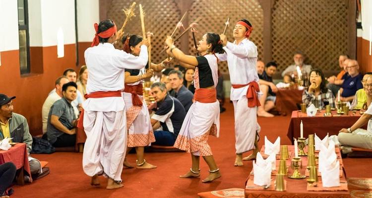 Cena típica nepalí con espectáculo de danza cultural - Liberty Holidays 2