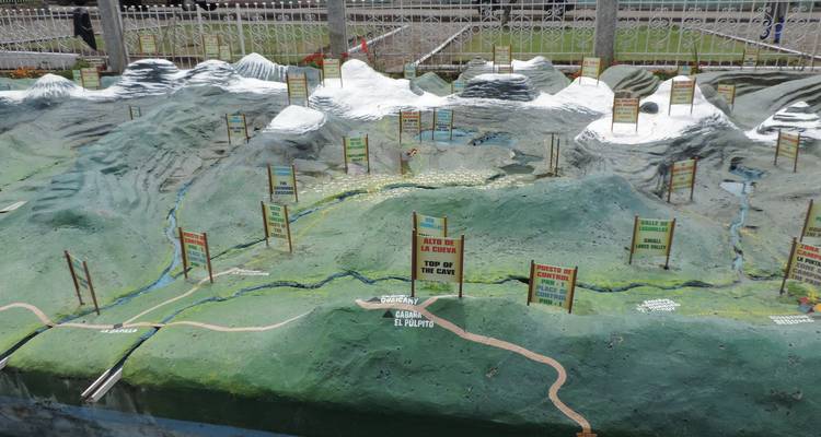 Mapa de relieve que muestra un parque nacional con placas.