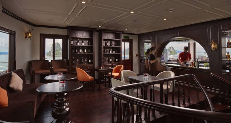 Bordbar mit Meerblick.