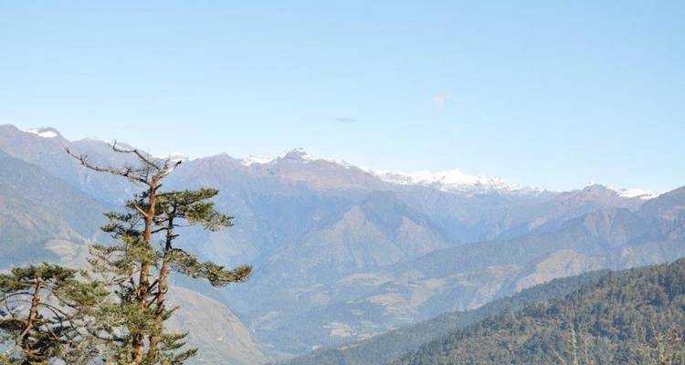 Vue de montagne avec un ciel dégagé