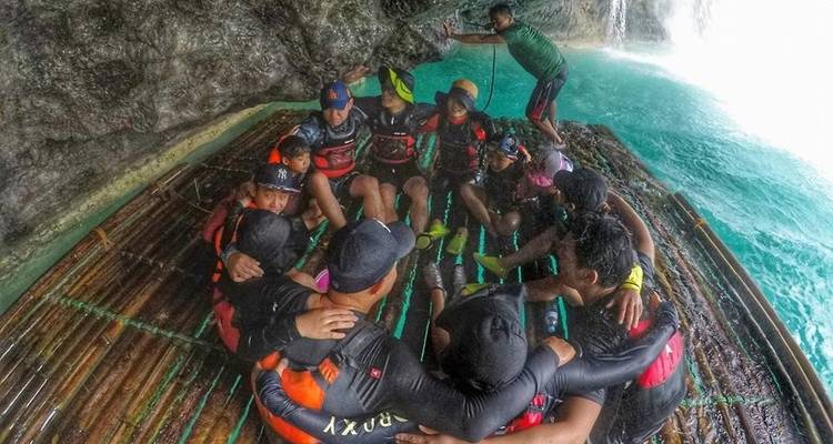 Tour de ville + Observation des requins baleines d'Oslob + Canyoning des chutes de Kawasan + Visite de l'île de Moalboal - sans hébergement - Mcrich Travel and Tours 8