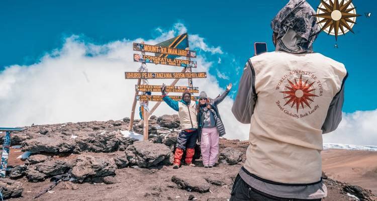 Ascension Kilimanjaro- Marangu 6 jours + Chemka Hot Springs gratuit | Guides experts & Eco-Certifié - World Adventure Tours 1