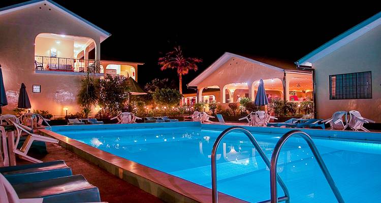 Ascension Kilimanjaro- Marangu 6 jours + Chemka Hot Springs gratuit | Guides experts & Eco-Certifié - World Adventure Tours 4