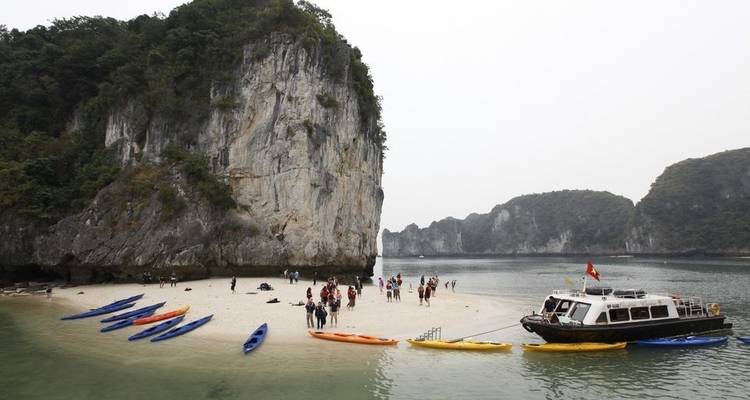 Excursion d'une journée dans la baie de Lan Ha avec kayak, cours de cuisine et soirée au coucher du soleil - Crossing Vietnam Tour 7