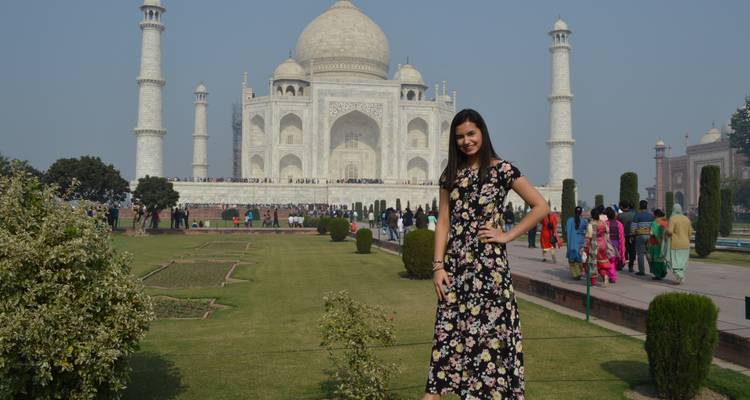 A woman posing in front of the Taj Mahal.