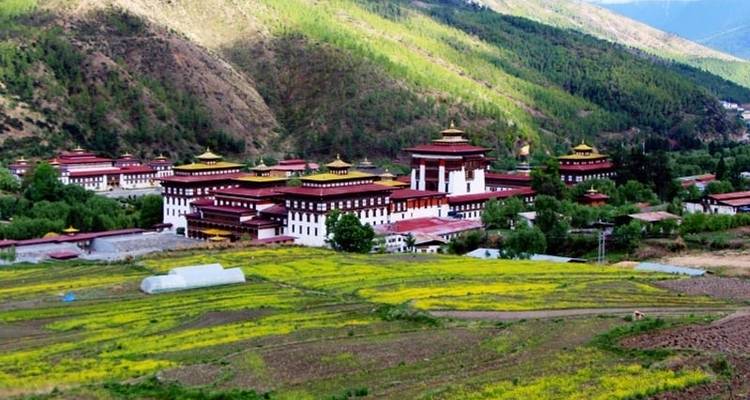 Fly in Fly out in the land of Thunder Dragon 3 nights 4 days - Adventure Himalayan Travels 10