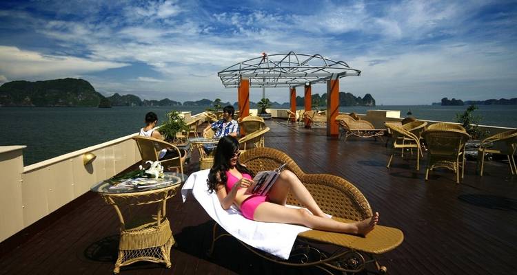Crucero de 3 días con pernoctación en la bahía de Ha Long y hotel en la isla de Cat Ba - Crossing Vietnam Tour 4