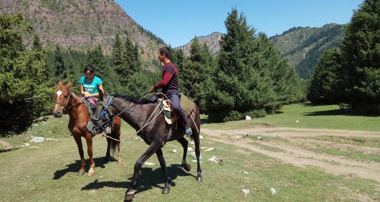 Au bord du lac de perles Ysyk- Kul - Nomads Yurt 4