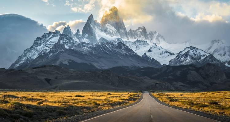 Hiking in Los Glaciares National Park - Group Tour - People Travel and Experience 3