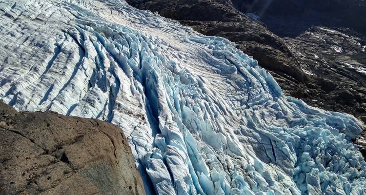 Hiking in Los Glaciares National Park - Group Tour - People Travel and Experience 4