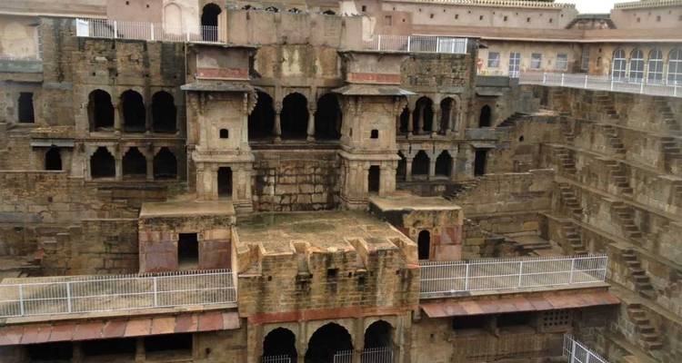 Stepput met ingewikkelde architectuur