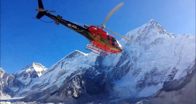 Circuito en helicóptero al campamento base del Everest - Peregrine Treks and Expedition Pvt Ltd 8