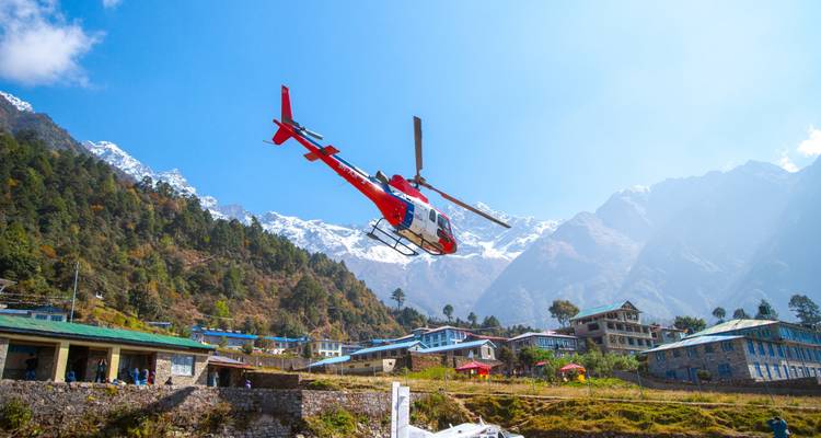 Circuito en helicóptero al campamento base del Everest - Peregrine Treks and Expedition Pvt Ltd 4