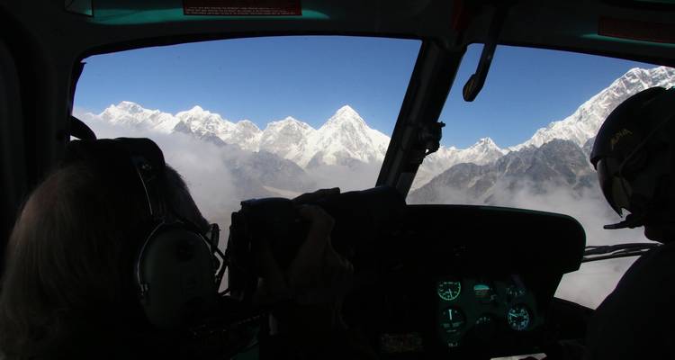 Circuito en helicóptero al campamento base del Everest - Peregrine Treks and Expedition Pvt Ltd 7