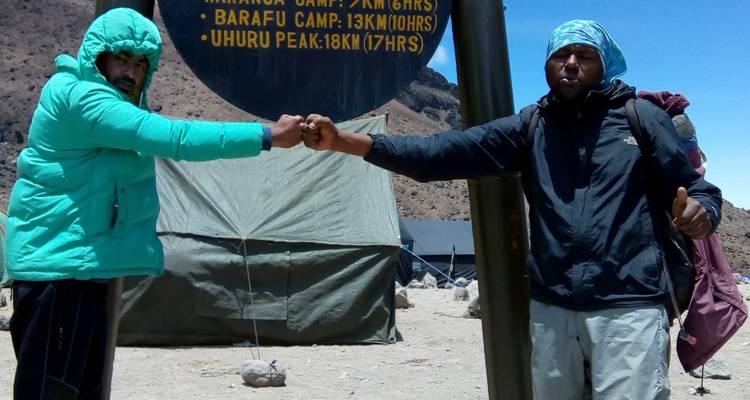 Le meilleur circuit de 6 jours en groupe pour l'ascension du Kilimandjaro par la route Machame : Le prix le plus bas, un itinéraire et des dates soigneusement planifiés. - Africa Natural Tours 7