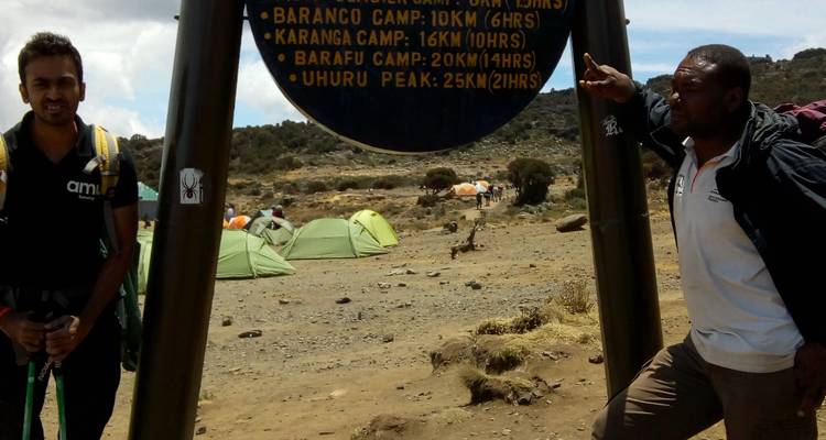 Le meilleur circuit de 6 jours en groupe pour l'ascension du Kilimandjaro par la route Machame : Le prix le plus bas, un itinéraire et des dates soigneusement planifiés. - Africa Natural Tours 6