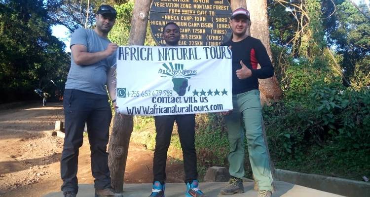 Le meilleur circuit de 6 jours en groupe pour l'ascension du Kilimandjaro par la route Machame : Le prix le plus bas, un itinéraire et des dates soigneusement planifiés. - Africa Natural Tours 1
