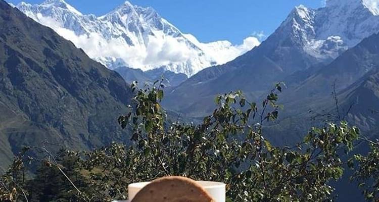 Excursión barata de 10 días al campamento base del Everest - Eco Holidays Nepal 4