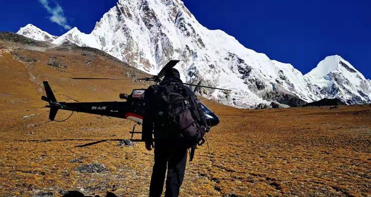 Excursión barata de 10 días al campamento base del Everest - Eco Holidays Nepal 8