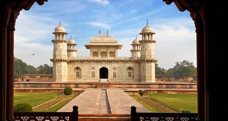 Excursion privée de deux jours au lever du soleil sur le Taj Mahal au départ de Mumbai : hôtels de luxe, vols et billets d'entrée à la file d'attente - Adreva Trotter Pvt Ltd 6