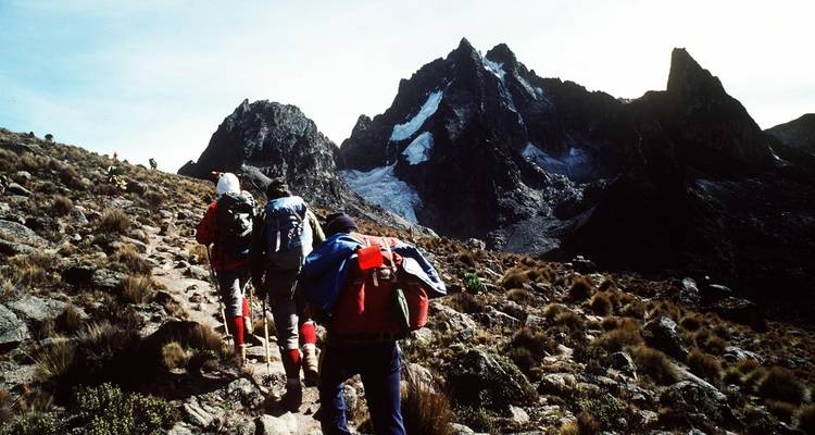 A la conquête du Mont Kenya : Trek de 5 jours via la route Sirimon-Chogoria - Pam Tours and Travel  3