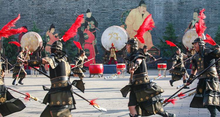 Traditionele Chinese krijgers tijdens een optreden.