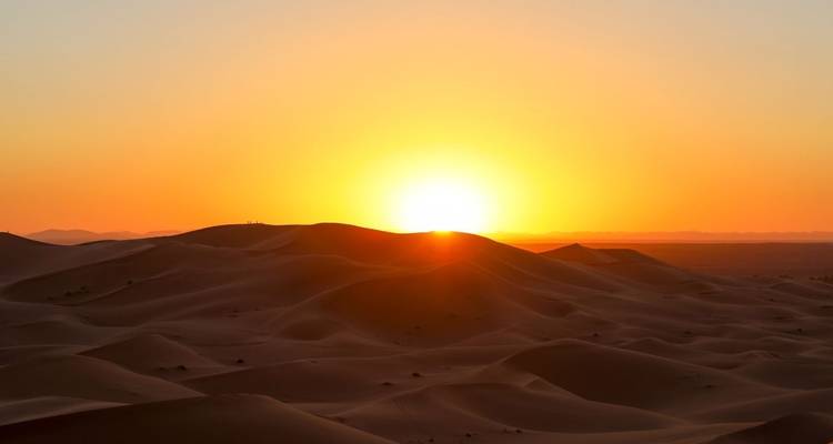 Zonsondergang boven de woestijnduinen