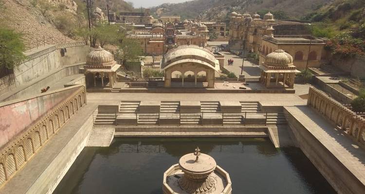 Galtaji complex with temple structures surrounded by hills.