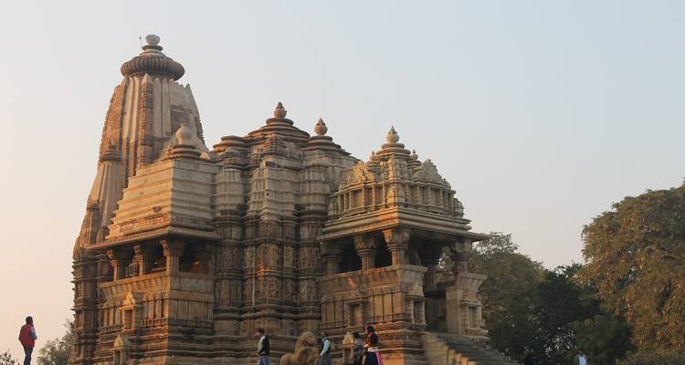 Golden Triangle Tour with Orchha Khajuraho and Varanasi - Alkof Holidays 3