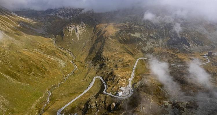 Circuit en voiture à travers les cols des Alpes suisses et le Stelvio (Italie) : Guidé par GPS - EPIKdrives 1