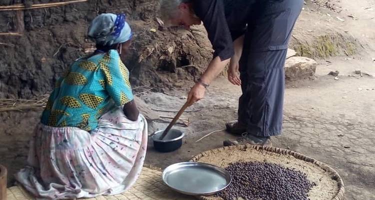 Découvrez le Rwanda Trekking gorilles, randonnée sur la tombe de Dian Fossey et culture (Exclusivement privé) - Devine African Safaris Ltd 6