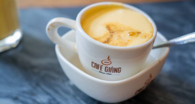 Kopje eikoffie van Cafe Giang, een populaire Vietnamese drank.