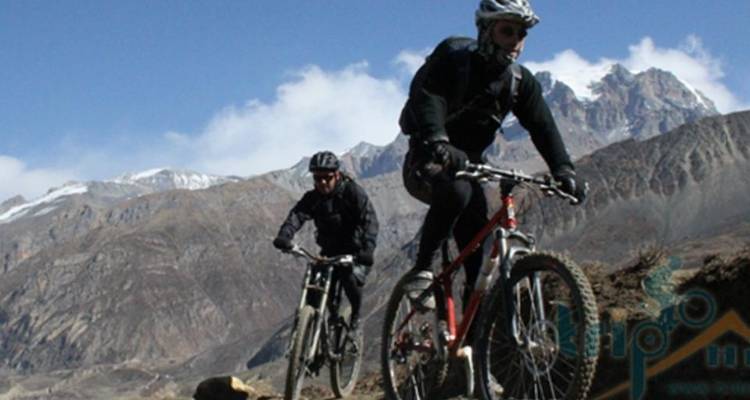 Ciclismo en el Alto Mustang - ciclismo en el reino prohibido de Nepal - Trekking Team Group 2