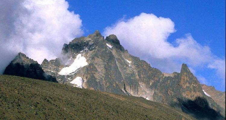 Trek de 6 jours au Mont Kenya : Aventure sur la route de Sirimon à Chogoria - Pam Tours and Travel  3