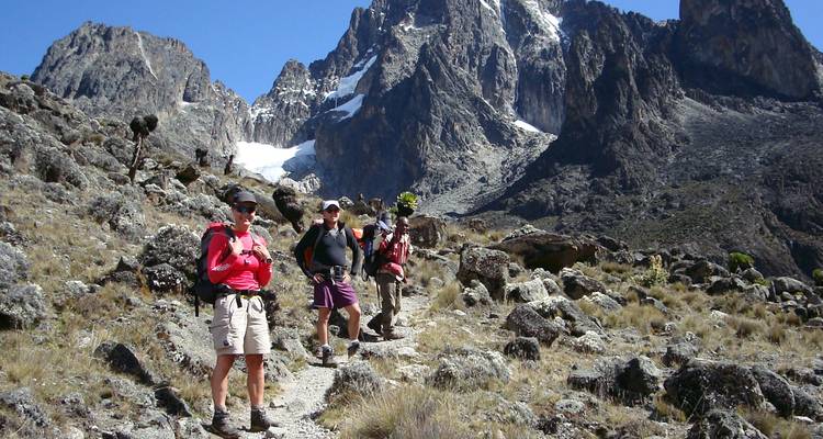 Trek de 6 jours au Mont Kenya : Aventure sur la route de Sirimon à Chogoria - Pam Tours and Travel  9
