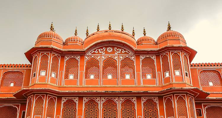 Excursión en tierra: circuito privado Guiada de lujo al triángulo de oro y Benarés - desde Kochi/ Chennai/ Goa, etc., con vuelos: Taj Mahal, fuertes y palacios y Jaipur, Varanasi - Adreva Trotter Pvt Ltd 4
