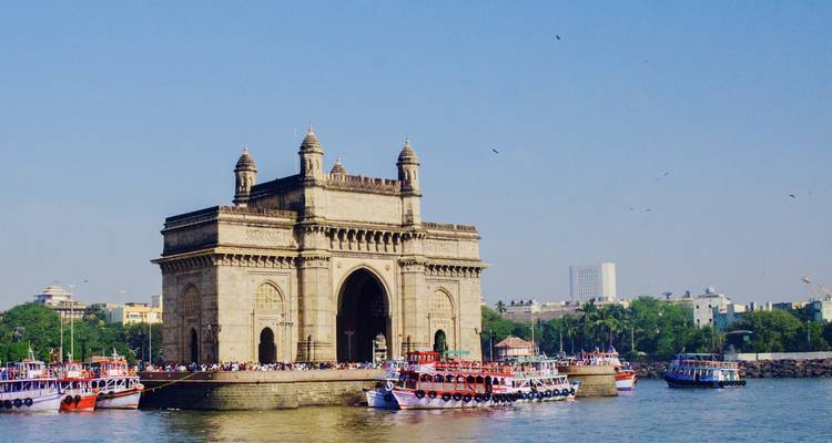 Mumbai Tour with Dharavi Slum & Bollywood Tour - Taj Holidays 2