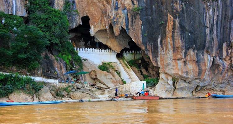 Circuito por Luang Prabang de lo más destacado a la Cascada de Kuangsi y excursión en barco a la cueva de Pak Ou - VietLong Travel 10