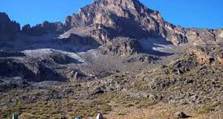 Randonnée d'une journée sur le Kilimandjaro - Route Machame -  Travel Africa Safari Agency 1