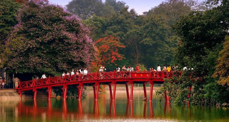 Highlights of Vietnam Tour to Hanoi, Halong, Tam Coc, Hoa Lu, Hue, Hoi An, Saigon - VietLong Travel 3