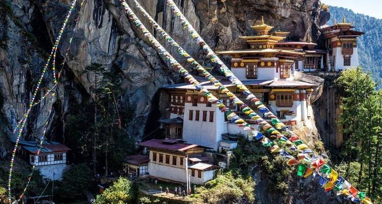 7 Days - Bhutan Tour with 4 Days Druk Path Trek - Female Guide Holiday 2
